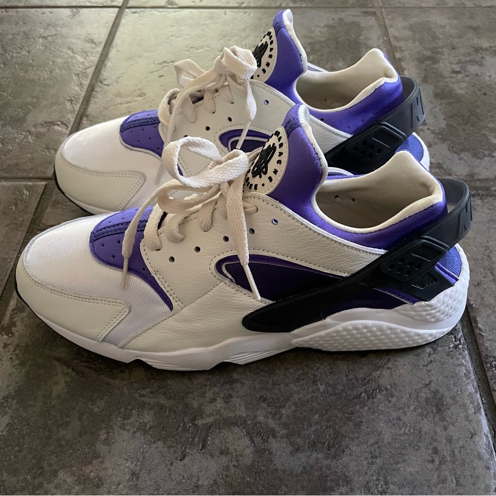 Nike Air Huarache Sneakers. US 12 . New . Stylish - Picture 3 of 5
